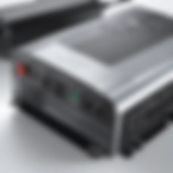Compact power inverter for vehicle use
